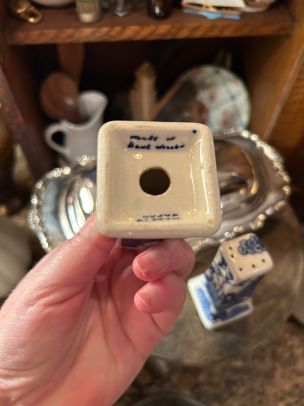 Vintage Chinoiserie House of Blue Willow Salt and Pepper Shakers - Picture 5 of 6